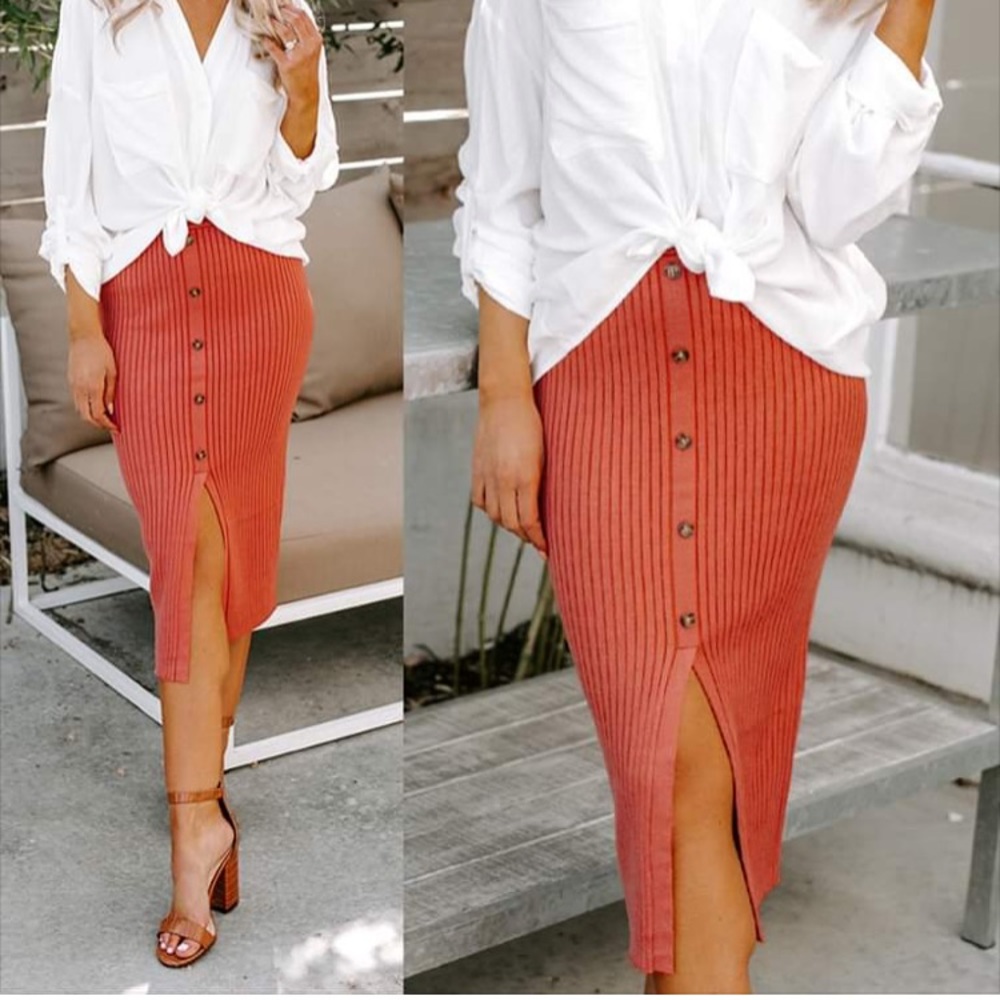 Modern woman ribbed slit skirt